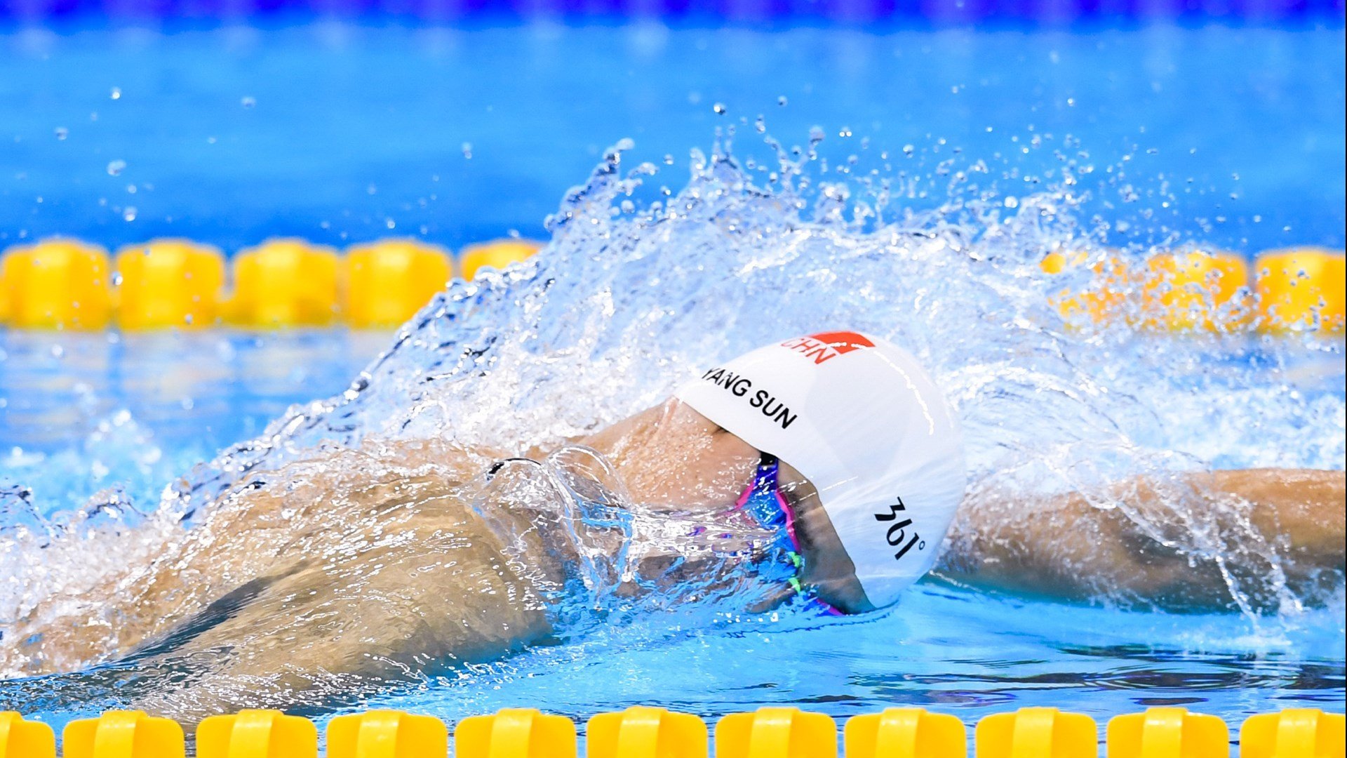 双前腰前插打通中路通道，双前腰战术